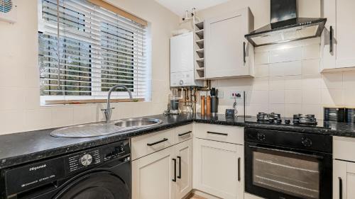 Barnt Green House | Luxurious 2-Bed Home Near NEC & Airport Ideal for Business or Family Stays