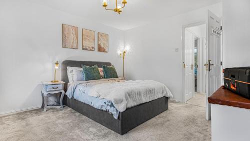Barnt Green House | Luxurious 2-Bed Home Near NEC & Airport Ideal for Business or Family Stays