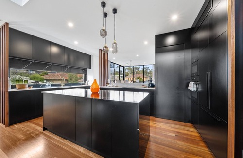 Ainslie House | Luxurious 2-Bed: Pool, Lift, Alfresco Dining