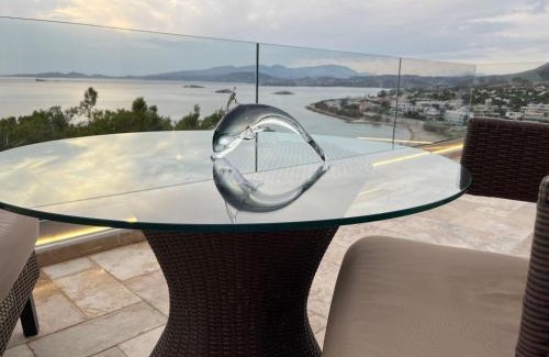 Saronida Apartment | Luxurious 2-Bed Seaside Apartment in Saronida