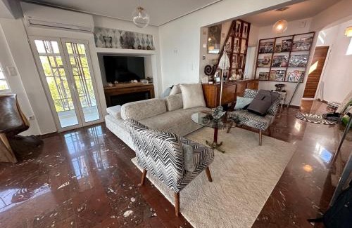 Saronida Apartment | Luxurious 2-Bed Seaside Apartment in Saronida