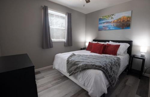 St. Charles Apartment | Luxurious 2-Bedroom Abode with Elevated Comforts Near Main Street