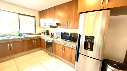 San Antonio Tlayacapan House | Luxurious 2 Bedroom Ajijic Home - Walk to Everything - 1 Night Rates Available