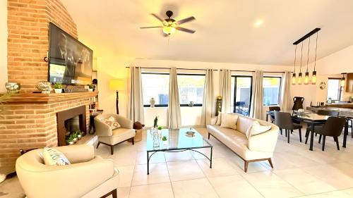San Antonio Tlayacapan House | Luxurious 2 Bedroom Ajijic Home - Walk to Everything - 1 Night Rates Available