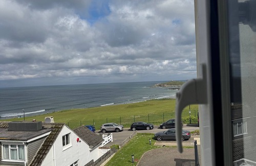 Newquay Apartment | Luxurious 2 bedroom apartment, fabulous views, 3 minute walk from Fistral Beach
