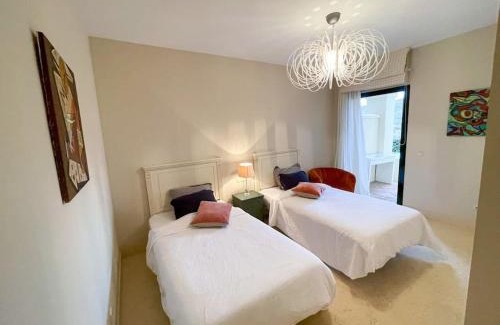 Benahavis Apartment | Luxurious 2 bedroom apartment with Spa facilities