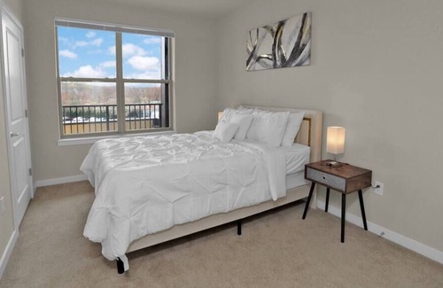 Fairfax Apartment | Luxurious 2 Bedroom in Fairfax Free Parking
