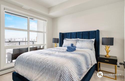 Currie Barracks House | Luxurious 2 Bedroom Suite near MRU and Downtown with Free Underground Parking Wifi and More