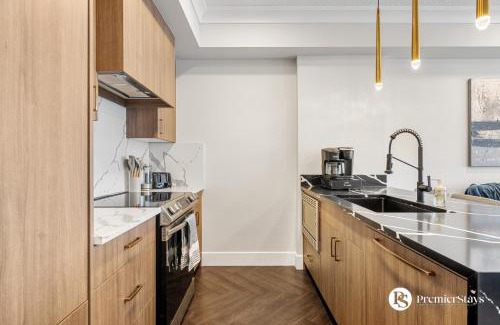 Currie Barracks House | Luxurious 2 Bedroom Suite near MRU and Downtown with Free Underground Parking Wifi and More