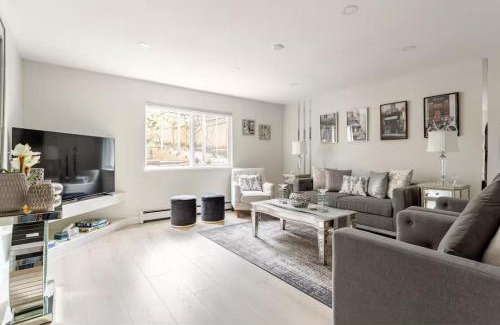 Burke Mountain House | Luxurious 2 Bedrooms 2 bathrooms private suite in Coquitlam