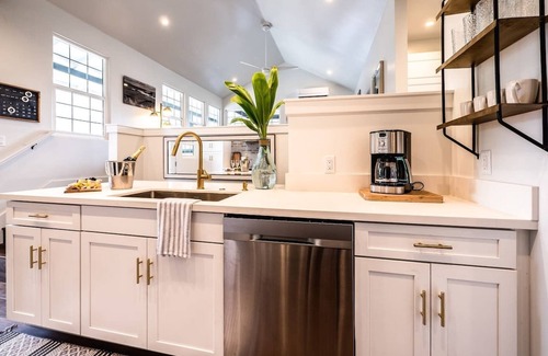 Wailuku Villa | Luxurious 2 BR near I’ao Valley, Haleakala views!