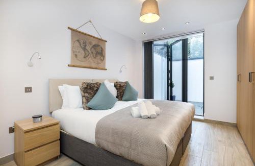 Golders Green Apartment | Luxurious 2 King-size bed flat with Patio