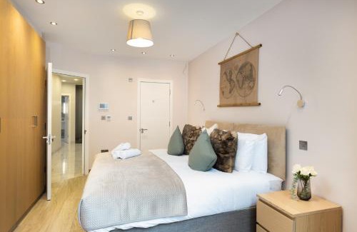 Golders Green Apartment | Luxurious 2 King-size bed flat with Patio