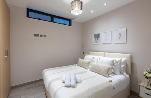 Golders Green Apartment | Luxurious 2 King-size bed flat with Patio