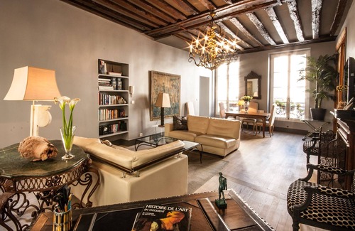 Saint-Merri Apartment | Luxurious 2bdrm 2 ba in the heart of Le Marais