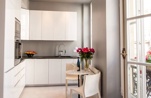 Saint-Merri Apartment | Luxurious 2bdrm 2 ba in the heart of Le Marais