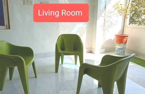Sarnath Apartment | Luxurious 2BHK AC studio apt 20 minutes from Ghats