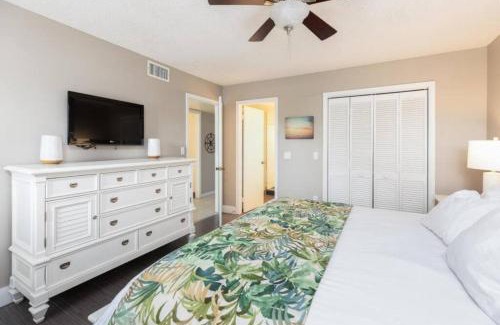 Tavernier House | Luxurious 2BR 2BA Ocean Pointe Condo Tavernier Fl