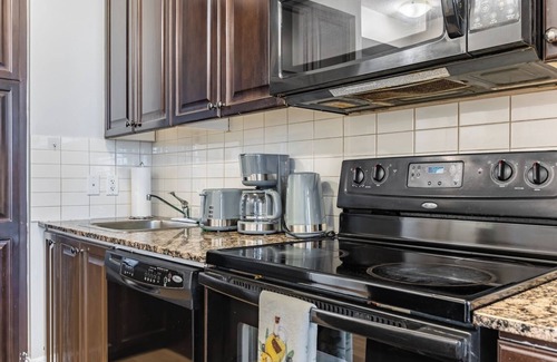 Downtown Mississauga Apartment | Luxurious 2BR-2Bath Condo in Mississauga SquareOne