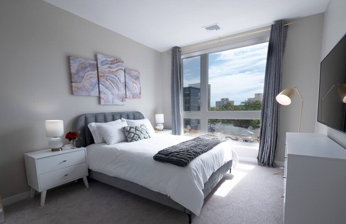 The Hill Apartment | Luxurious 2BR - 2Bath W/ Gym | Downtown at Yale