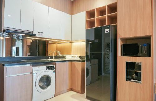 Bendungan Hilir Apartment | Luxurious 2BR at Sudirman Suites Apartment By Travelio