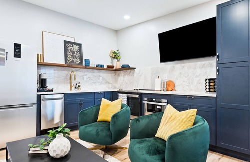 Capitol Hill Bed & Breakfast | Luxurious 2BR BnB ★ Urban Escape ★ Heart of DC ★ Discover DC