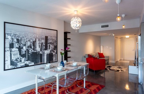 North Beach Condo | Luxurious 2BR, Pool, Hot tub, Sauna, Gym, Parking, Min to Beach