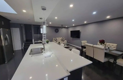 White Oaks House | Luxurious 3 Bed, 2 Bath Home with Heated pool.