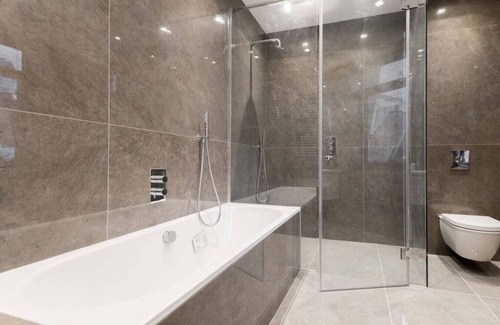 London City Centre Apartment | Luxurious 3 Bedroom in Trafalgar Sq