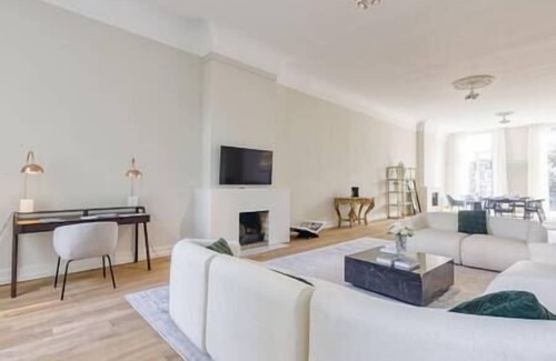 Antwerp Apartment | Luxurious 3-Bedroom 280m² center