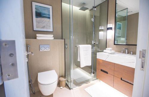 Al Aqah Apartment | Luxurious 3 bedroom apartment with beach and pool access