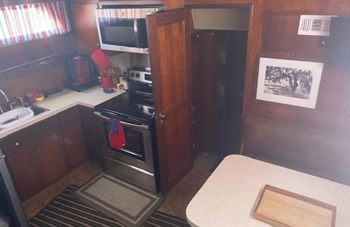 Key West Boat Rental | Luxurious 3-bedroom boat with AC and fitness room in amazing Key West