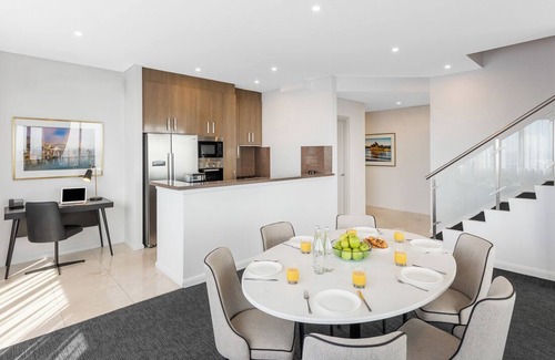 Chinatown Apartment | Luxurious 3 Bedroom Penthouse Suite (Level 56) at Kent Street, Sydney CBD