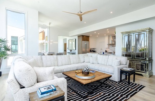 Wrightsville Beach Condo | Luxurious 3BR condo with dock access on the water!