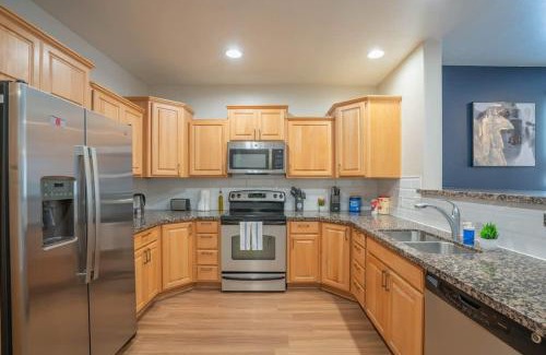 Tempe Apartment | Luxurious 3BD - Gym, W-D, Parking - Sleeps 8