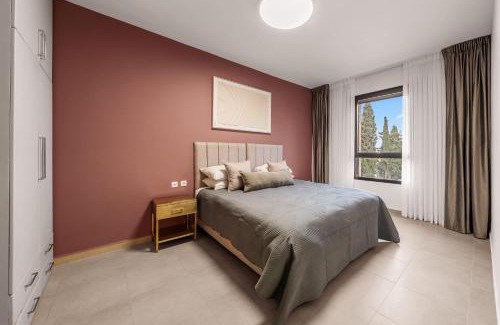 Mamilla Apartment | Luxurious 3BDR In King David 19 with Parking