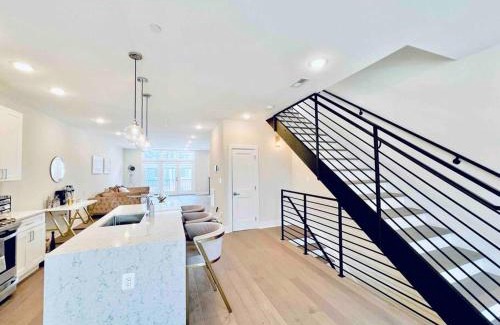 Trinidad House | Luxurious 3BDR Penthouse with Private Rooftop Capitol and Monument Views Near Popular H Street Corridor Free Parking and Cancellation