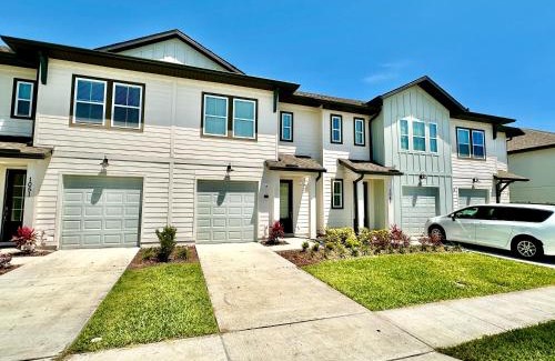 Davenport House | LUXURIOUS 3BED-2BATH RETREAT with CLUBHOUSE ACCESS