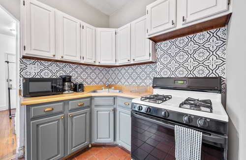 Midtown West Apartment | Luxurious 3BR Haven in Times Square!
