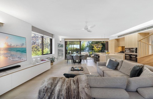 Bellevue Hill Apartment | Luxurious 3BR penthouse apartment with private rooftop terrace