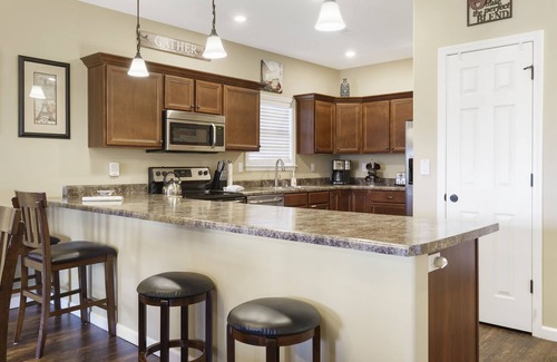 Indian Point Condo | Luxurious 3BR Retreat w/Mtn Views < 5min to SDC! w/elevator