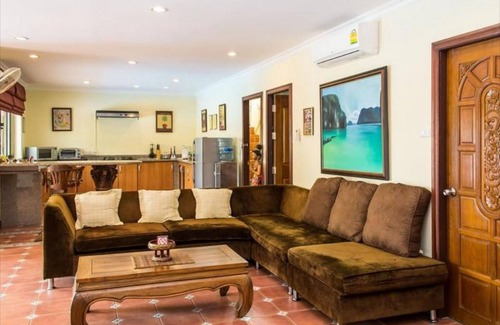 South Pattaya Villa | Luxurious 4 bedroom Viewbor Villa - Pattaya Holiday House - Walking Street