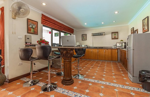 South Pattaya Villa | Luxurious 4 bedroom Viewbor Villa - Pattaya Holiday House - Walking Street