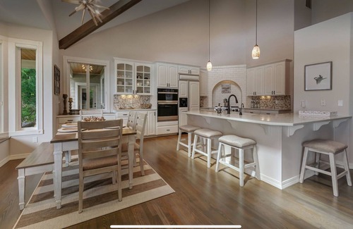 Belfair House | Luxurious 4-bedroom beachfront home with AC, gym and sport court in Belfair