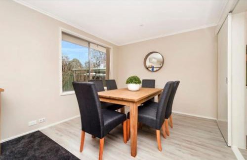 Chifley House | Luxurious 4 Bedroom Home in Chifley - Hosted by Canstay
