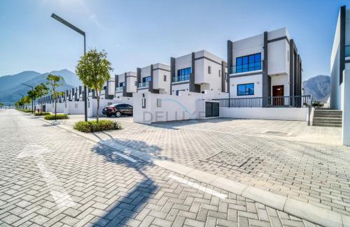 Sharm Villa | Luxurious 4-Bedroom Villa with Assistant Room and Private Pool in Al Dana Island, Fujairah by Deluxe Holiday Homes