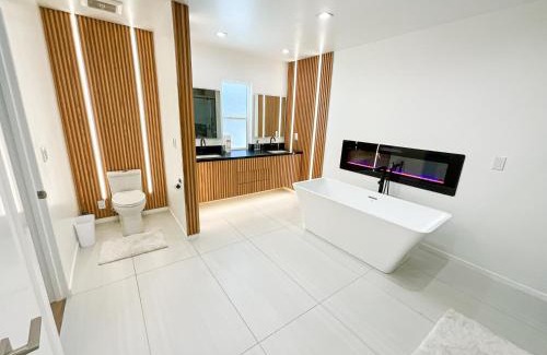 Sawtelle House | Luxurious 4 BR near UCLA-Beverly Hills - BEL1-LOR
