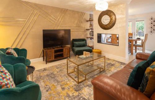 Newport Pagnell Villa | Luxurious 4 Dbl Bedroom house- home away from home