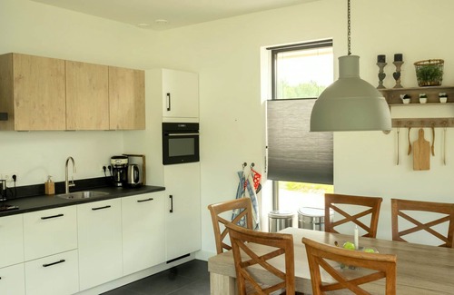 Zeewolde House | Luxurious 4-person ground floor villa with electrically heated jacuzzi, bath, lounge set on the water and two bicycles. Located at Villa Resort Harderwold, near Harderwijk and the Veluwemeer!