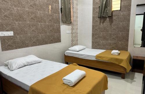 Kandiwali West Apartment | Luxurious 4BHK Homestay in Kandivli Mumbai Spacious Scenic and Family Friendly
